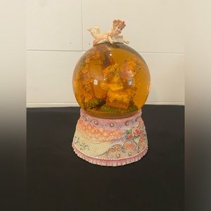 Vintage Musical Snow Globe plays Amazing Grace